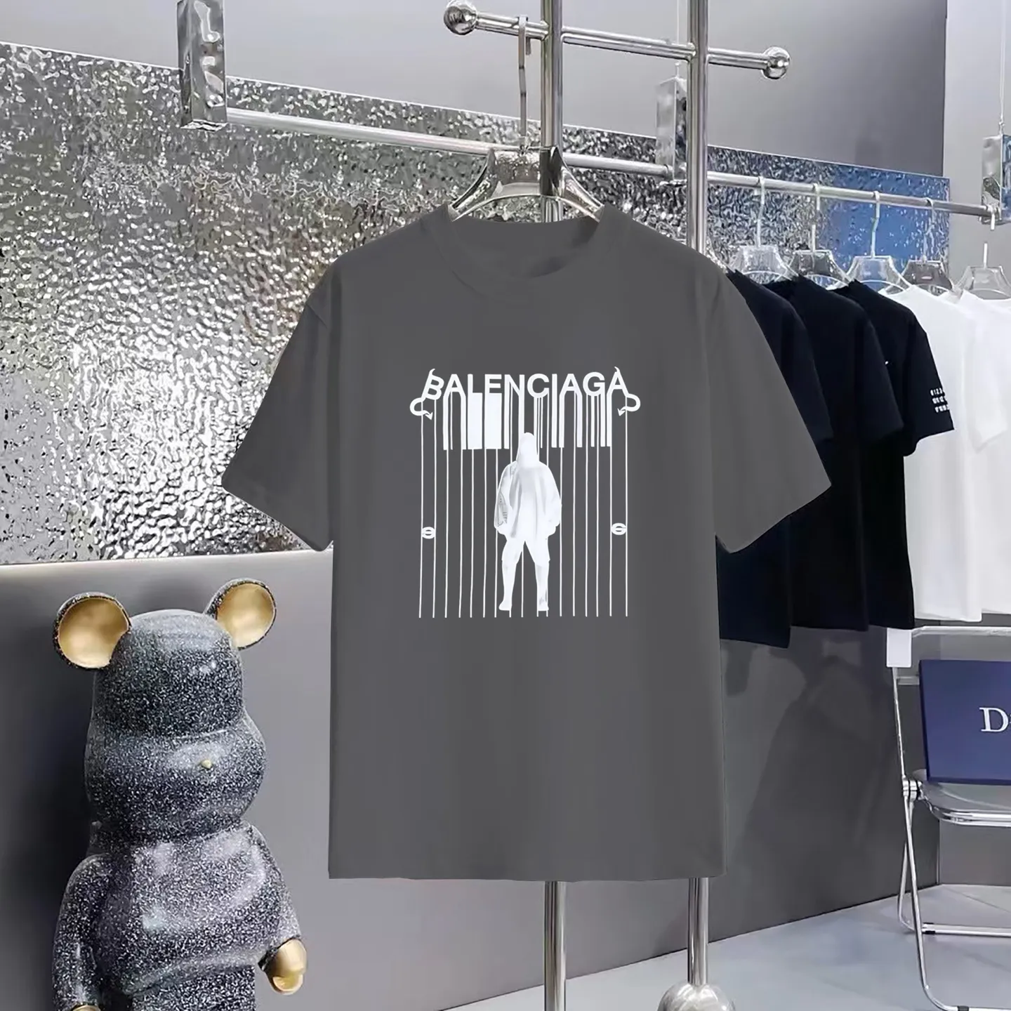 ￼ ￼ Balenciaga T 1:1 300 1×1 Same Style logo OS 200 ：Black，White， ，Red， Gray Size：XS-L